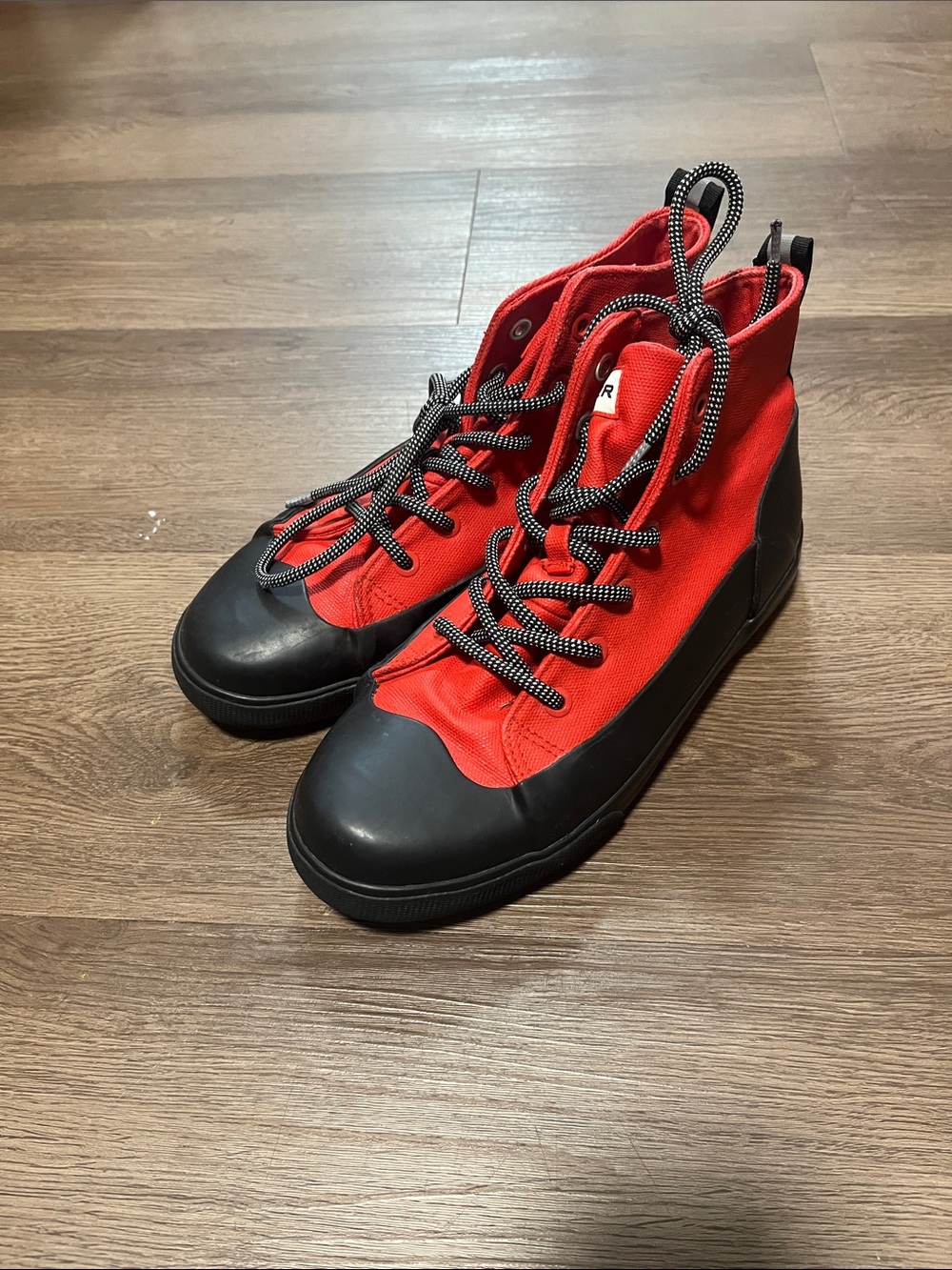 Hunter Target red & black high top rain sneaker/rainboots